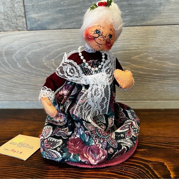 ANNALEE Christmas / Victorian‎ Mrs. Claus Doll - 1993 Pearl Necklace 7” - Picture 1 of 9
